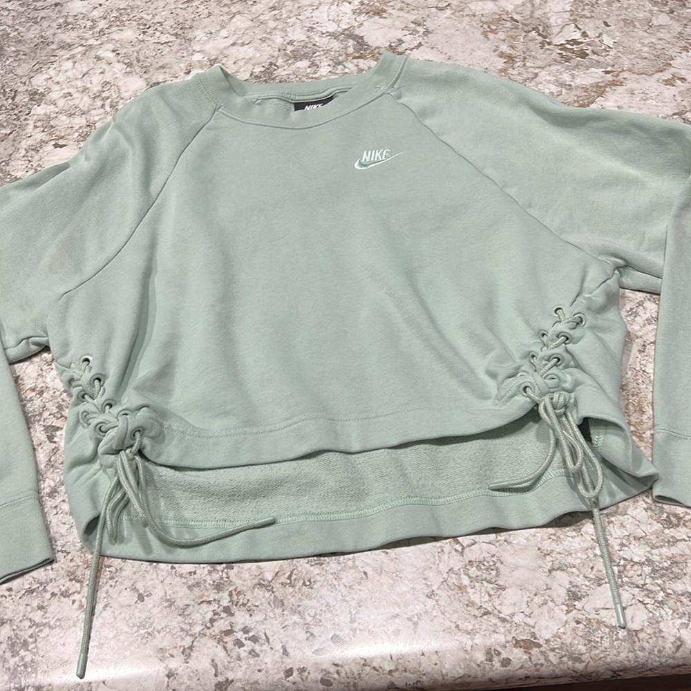 Cropped Nike crew neck